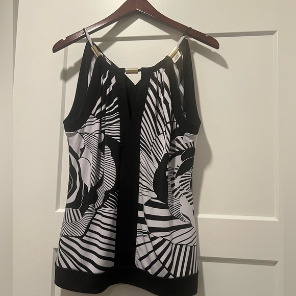 Women’s Cache Size Medium Top - Picture 1 of 4